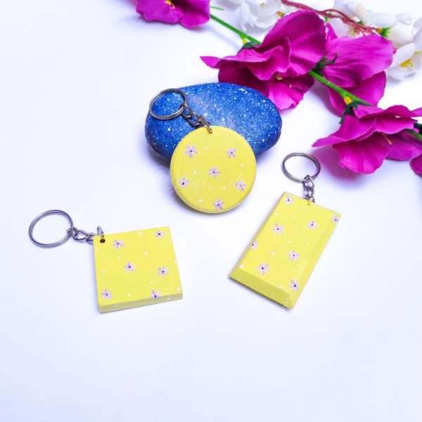 Cute Daisy Keychains Yellow