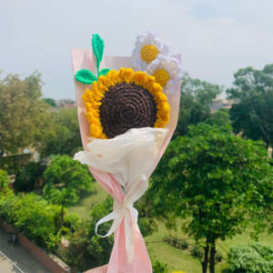 Crochet sunflower daisies bouquet with custom stamped note.
